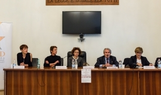 Interventi di: FRANCESCA FARRUGGIA (segretario generale IRIAD); ELISABETTA LO GIUDICE (referente progetto UIEPE); PATRIZIA CALABRESE (Direttore UIEPE); FABRIZIO BATTISTELLI (Presidente IRIAD); RITA ANDRENACCI  (Dirigente Dipartimento per la giustizia minorile e di comunità); GABRIELLA STRAMACCIONI (Garante dei diritti delle persone private della libertà di Roma Capitale)